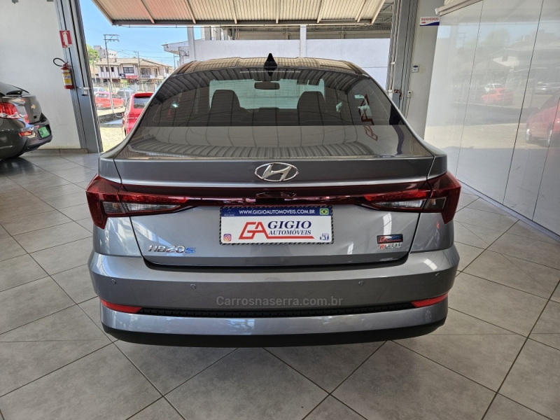 HYUNDAI - HB20S - 2023/2024 - Cinza - R$ 95.000,00
