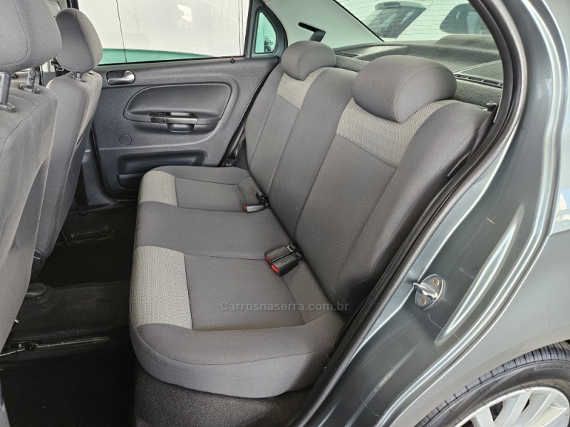 VOLKSWAGEN - VOYAGE - 2009/2010 - Cinza - R$ 31.800,00