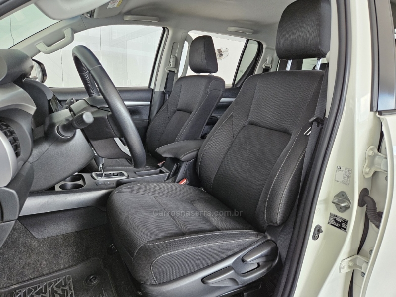 TOYOTA - HILUX - 2023/2024 - Branca - R$ 230.000,00