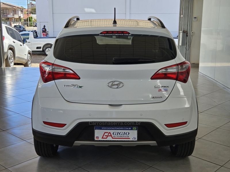 HYUNDAI - HB20X - 2013/2014 - Branca - R$ 58.500,00