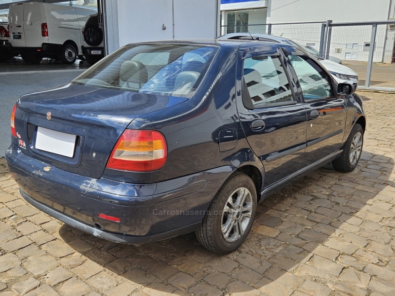 FIAT - SIENA - 2006/2007 - Azul - R$ 17.000,00