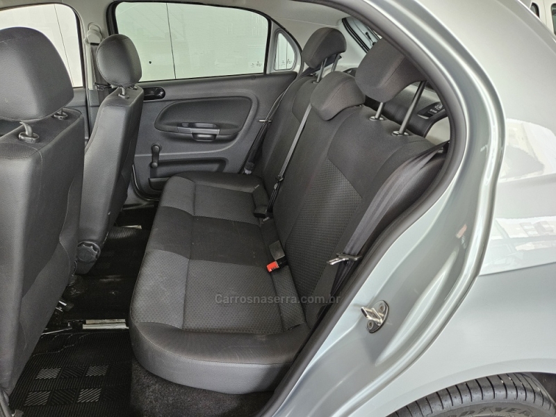 VOLKSWAGEN - GOL - 2022/2023 - Prata - R$ 60.000,00