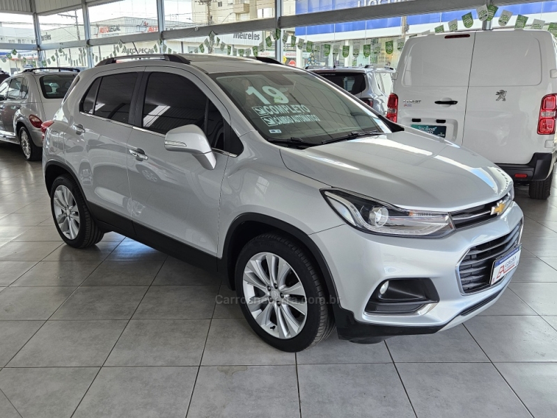 CHEVROLET - TRACKER - 2018/2019 - Prata - R$ 92.000,00