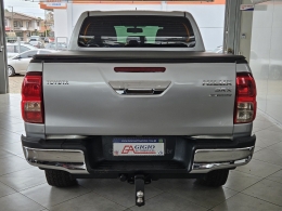 TOYOTA - HILUX - 2020/2020 - Prata - R$ 179.900,00