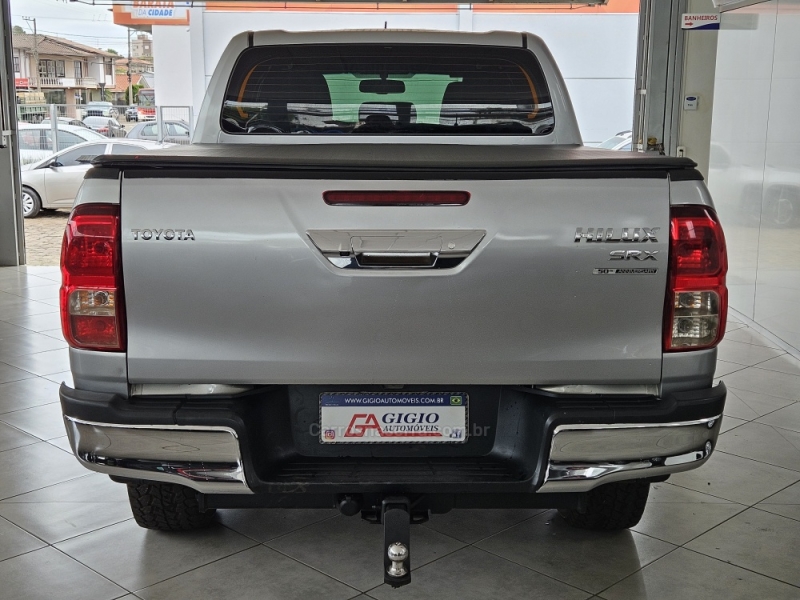 TOYOTA - HILUX - 2020/2020 - Prata - R$ 179.900,00