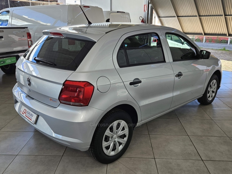 VOLKSWAGEN - GOL - 2022/2023 - Prata - R$ 59.900,00