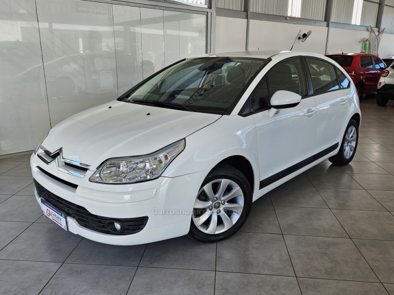CITROËN - C4 - 2012/2013 - Branca - R$ 34.000,00